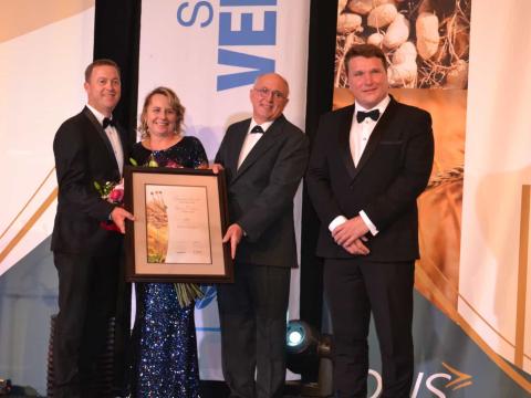 Pieter de Jager accepting Grain Grower of the year Award